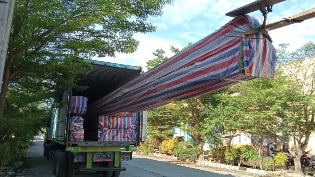 Pengeluaran Crane dari Peti